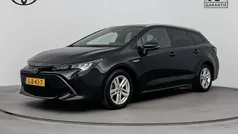 Zwart Gebruikt 2022 Toyota Corolla Hybrid Business Edition Stationwagen | € 25.445 (Eerlijke prijs)