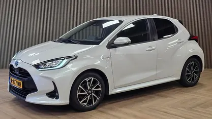 Gebruikt 2021 Toyota Yaris Hybrid Hatchback | € 16.995 (Eerlijke prijs)