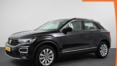 Zwart, metallic lak Gebruikt 2020 VW T-Roc Sport SUV | € 24.390 (Goede deal)
