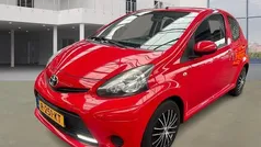 Rood Gebruikt 2014 Toyota Aygo Hatchback | € 5.499 (Eerlijke prijs)