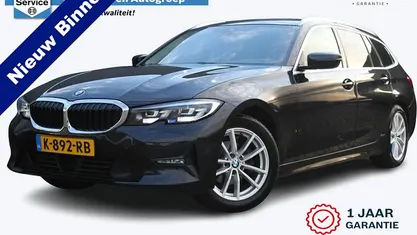 Zwart Occasion 2021 BMW 318 Executive Stationwagen | € 25.495 (Eerlijke prijs)