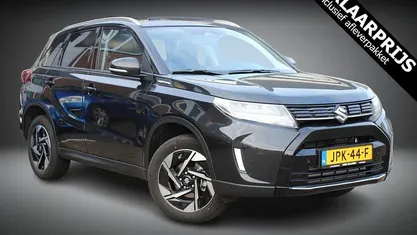 Gebruikt 2025 Suzuki Vitara Style SUV | € 28.950 (Eerlijke prijs)