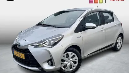 Occasion Toyota Yaris Hybrid Design 101 PK (74 kW) 2018 Grijs Hatchback