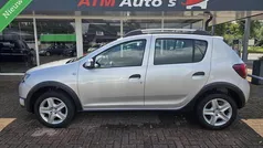 Grijs Gebruikt 2013 Dacia Sandero Lauréate Hatchback | € 5.450 (Eerlijke prijs)
