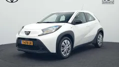 Wit Gebruikt 2023 Toyota Aygo Play Hatchback | € 15.945 (Eerlijke prijs)