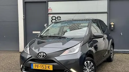 Occasion Toyota Aygo 69 PK (50 kW) 2017 Grijs Hatchback
