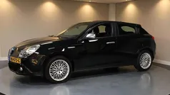 Zwart (metallic) Gebruikt 2015 Alfa Romeo Giulietta Impression Hatchback | € 9.940 (Super prijs)