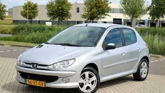 Grijs Gebruikt 2007 Peugeot 206 Forever Hatchback | € 2.750 (Eerlijke prijs)