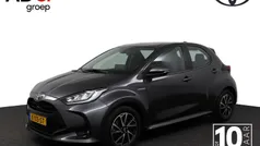 Grijs Gebruikt 2021 Toyota Yaris Hybrid Hatchback | € 20.950 (Eerlijke prijs)