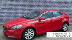 Rood Gebruikt 2015 Volvo V40 Summum Stationwagen | € 14.694 (Eerlijke prijs)
