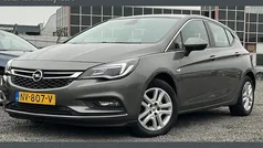 Grijs Gebruikt 2017 Opel Astra Edition Hatchback | € 9.250 (Goede deal)