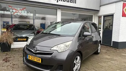 Grijs (metallic) Occasion 2012 Toyota Verso-S MPV | € 5.750 (Eerlijke prijs)