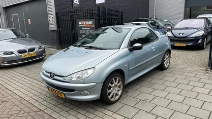 Grijs Occasion 2003 Peugeot 206 CC Sport Cabriolet | € 1.499 (Eerlijke prijs)