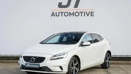 Wit Gebruikt 2018 Volvo V40 R-Design Hatchback | € 18.700 (Eerlijke prijs)