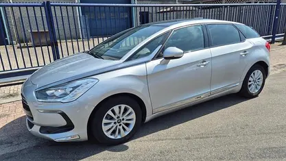 Grijs (metallic) Gebruikt 2015 Citroën DS5 Business Class Hatchback | € 8.250 (Eerlijke prijs)
