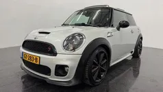 Wit, metallic lak Gebruikt 2010 Mini Cooper S Pepper Hatchback | € 8.450 (Eerlijke prijs)