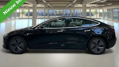 Gebruikt 2019 Tesla Model 3 Standard Range Sedan | € 17.950 (Eerlijke prijs)