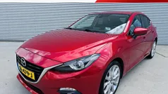 Rood Gebruikt 2015 Mazda 3 Hatchback | € 11.250 (Eerlijke prijs)