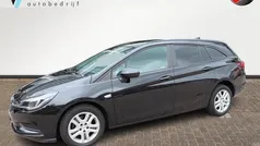 Zwart Gebruikt 2018 Opel Astra Edition Stationwagen | € 10.648 (Eerlijke prijs)