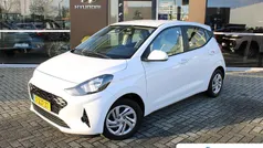 Wit Gebruikt 2023 Hyundai i10 Comfort Hatchback | € 15.945 (Eerlijke prijs)