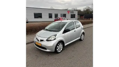 Zilver Gebruikt 2008 Toyota Aygo Hatchback | € 1.999 (Eerlijke prijs)
