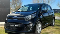 Zwart, metallic lak Gebruikt 2023 Kia Picanto Hatchback | € 14.245 (Eerlijke prijs)