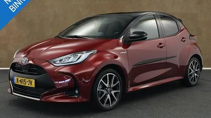 Rood Occasion 2020 Toyota Yaris Executive Hatchback | € 22.450 (Eerlijke prijs)