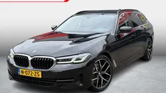 Zwart, metallic lak Gebruikt 2022 BMW 520 Executive Stationwagen | € 38.999 (Goede deal)