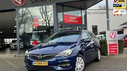 Blauw Occasion 2020 Opel Astra Business Edition Hatchback | € 10.895 (Eerlijke prijs)