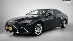 Gebruikt 2019 Lexus ES300H Executive Line Sedan | € 39.945 (Eerlijke prijs)