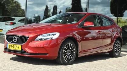 Occasion Volvo V40 2017 Rood Hatchback