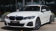 Wit Gebruikt 2020 BMW 318 M Sport Stationwagen | € 23.900 (Eerlijke prijs)