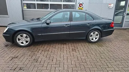 Zwart Occasion 2002 Mercedes E240 Avantgarde Sedan | € 5.500 (Eerlijke prijs)