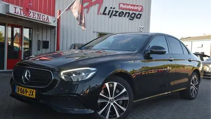 Zwart Gebruikt 2022 Mercedes E300 Avantgarde Sedan | € 39.950 (Super prijs)