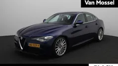 Blauw Gebruikt 2017 Alfa Romeo Giulia Super Sedan | € 27.440 (Eerlijke prijs)