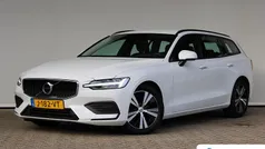 Gebruikt 2020 Volvo V60 Momentum Stationwagen | € 24.895 (Goede deal)