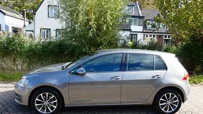 Occasion 2016 VW Golf VII Hatchback | € 8.795 (Eerlijke prijs)