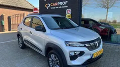 Grijs, metallic lak Gebruikt 2021 Dacia Spring Comfort Plus Hatchback | € 10.450 (Eerlijke prijs)