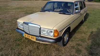 Beige Gebruikt 1982 Mercedes 230 Stationwagen | € 9.500