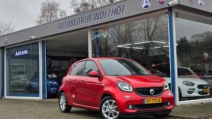 Rood (metallic) Gebruikt 2018 Smart ForFour Passion Hatchback | € 7.950 (Eerlijke prijs)
