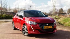 Rood Gebruikt 2019 Peugeot 208 Allure Hatchback | € 13.490 (Eerlijke prijs)