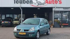 Blauw Gebruikt 2004 Renault Clio II Dynamique Hatchback | € 985 (Eerlijke prijs)