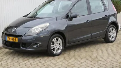 Grijs (metallic) Gebruikt 2009 Renault Scénic III Expression MPV | € 3.740 (Goede deal)