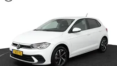 Wit Gebruikt 2023 VW Polo Style Hatchback | € 23.795 (Eerlijke prijs)