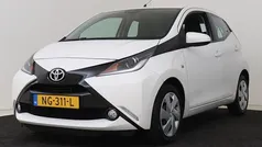 Wit Gebruikt 2017 Toyota Aygo X-play Hatchback | € 8.950 (Eerlijke prijs)