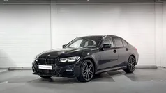 Saphirschwarz metallic (475) (zwart metallic) Gebruikt 2022 BMW 330e M Sport Sedan | € 37.400 (Eerlijke prijs)
