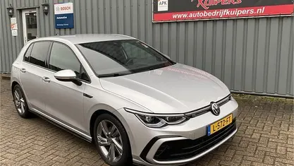 Occasion 2021 VW Golf VIII R-line Hatchback | € 19.750 (Eerlijke prijs)