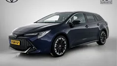 Blauw, metallic lak Gebruikt 2023 Toyota Corolla Sport Stationwagen | € 30.995 (Eerlijke prijs)