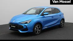 Blauw, metallic lak Gebruikt 2024 MG MG3 Luxury Hatchback | € 22.495 (Eerlijke prijs)