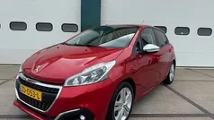 Rood, metallic lak Gebruikt 2019 Peugeot 208 Signature Sky Hatchback | € 8.925 (Eerlijke prijs)